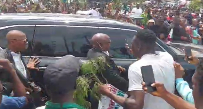 The protesters line the streets in Rivers State on the third day of the nationwide hunger and hardship protest. [Channels TV]