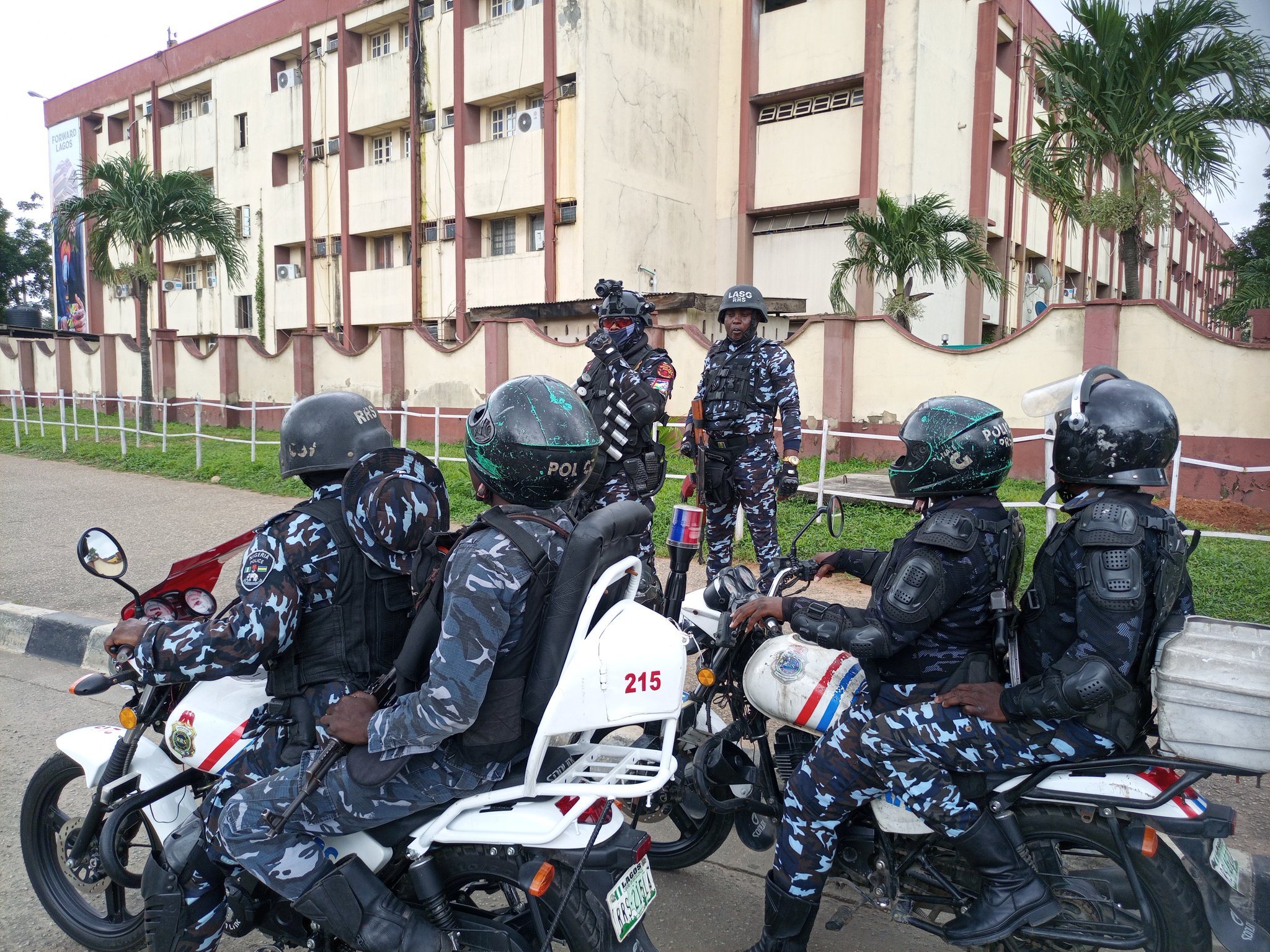 Men of the Lagos State Police command. [Twitter:@rrslagos767]