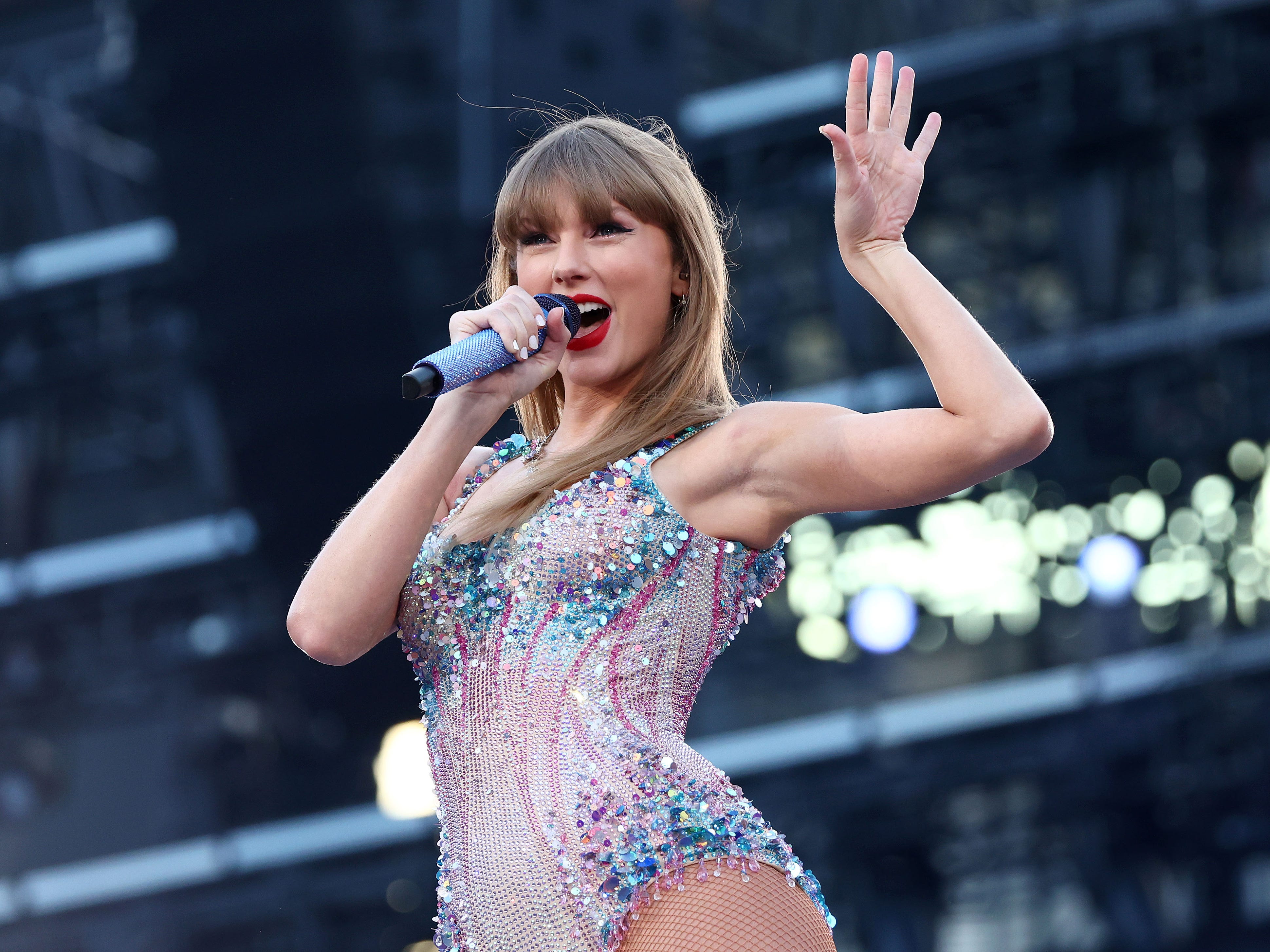 Taylor Swift is now the world's richest female musician. 